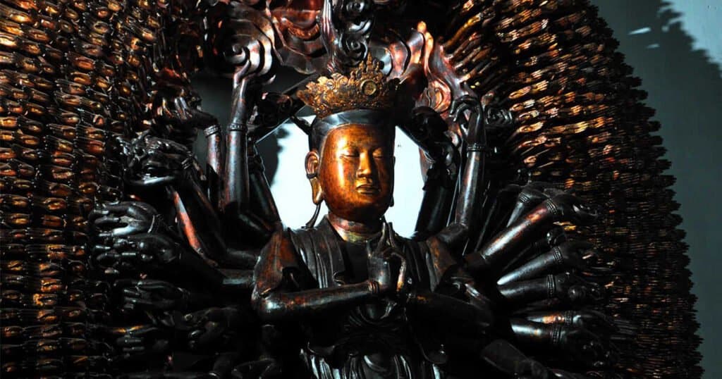 Tượng Phật Quan Âm Bằng Gỗ Bền Đẹp Và Sang Trọng