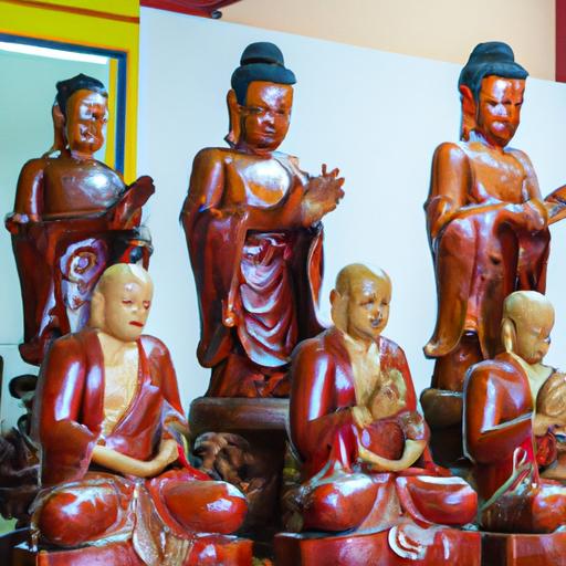 Bộ Sưu Tập Tượng Phật Quan Âm Bằng Gỗ Hương Với Nhiều Kích Cỡ Khác Nhau