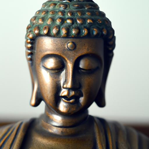 Chụp Gần Bức Tượng Đồng Phật A Di Đà Với Nụ Cười Thản Nhiên Trên Môi.