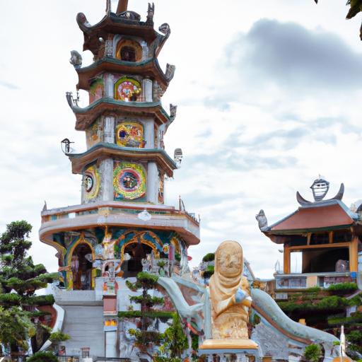Chùa Truyền Thống Việt Nam Với Tượng Phật Bà Quan Âm Lớn Ở Trung Tâm