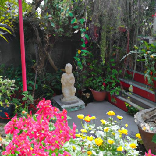 Một Khu Vườn Yên Bình Với Tượng Phật Bà Quan Âm Nhỏ Được Bao Quanh Bởi Hoa.