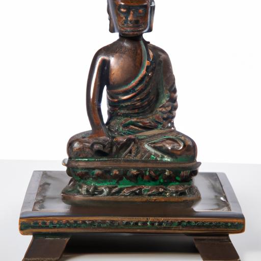 Tượng Phật Bằng Đồng Trên Nền Đá