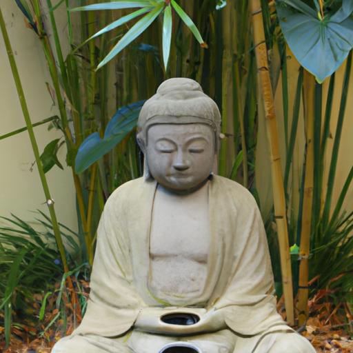 Tượng Phật Thích Ca Bằng Đá Thắm Tình Trong Khu Vườn Yên Bình