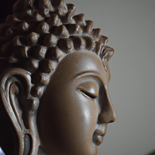 Tượng Phật Với Họa Tiết Tinh Xảo Và Bộ Mặt Thanh Tịnh