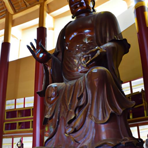 Tượng Tam Thế Phật Đồng Trong Đền Thờ Hùng Vĩ