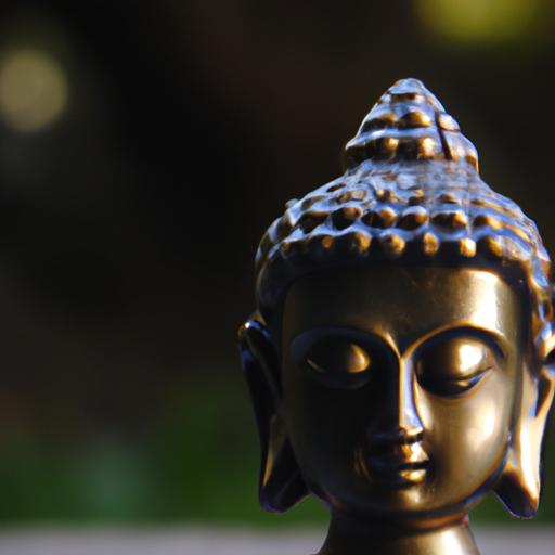 Bức Tượng Phật Dược Sư Ngồi Thiền Với Biểu Cảm Bình Tâm Và Thanh Tịnh, Gợi Nhắc Đến Sự Tĩnh Lặng Trong Cuộc Sống
