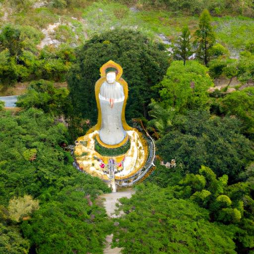 Tượng Phật Quan Âm Cao Nhất Thế Giới Trong Khung Cảnh Thiên Nhiên Xanh Tươi.